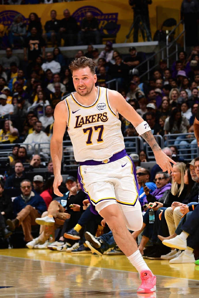 ManbetX官网-东契奇七十三分视频回放